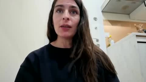Snapshot of chillwithcamii chatting on 05/31/26, 11:39 yoursensualparadise online show from 05/31/26, 11:39