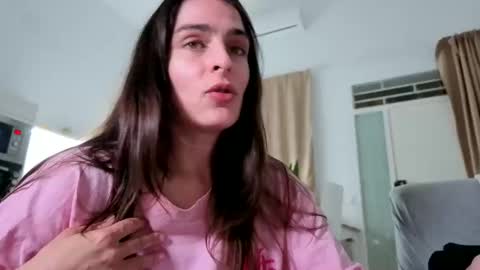Snapshot of chillwithcamii chatting on 05/31/26, 08:54 yoursensualparadise online show from 05/31/26, 08:54