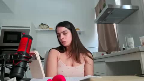 Snapshot of chillwithcamii chatting on 06/03/26, 02:33 yoursensualparadise online show from 06/03/26, 02:33