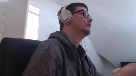 chillzonecam online show from 03/28/26, 02:05