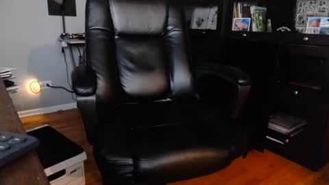 Snapshot of chiphoneman chatting on 01/15/25, 11:21 chiphoneman online show from 01/15/25, 11:21