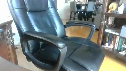 Snapshot of chiphoneman chatting on 10/29/25, 06:09 chiphoneman online show from 10/29/25, 06:09