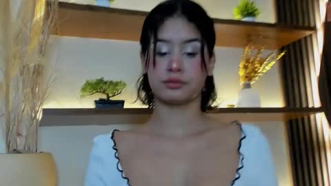 C H L O E  online show from 12/22/25, 01:19