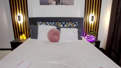 Follow My New account online show from 09/18/25, 04:14