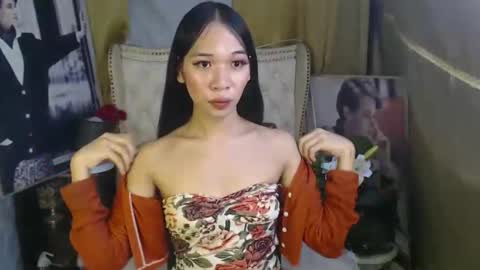 chloe_bilat online show from 11/25/25, 11:27