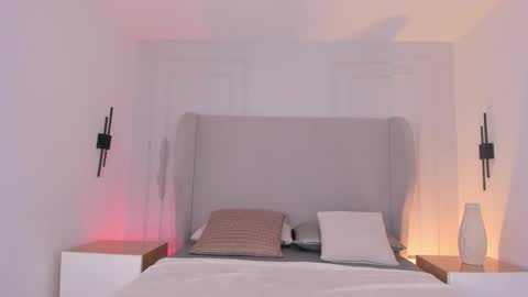 Chloe online show from 11/28/25, 12:08