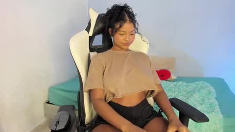 chloe online show from 03/10/25, 07:50