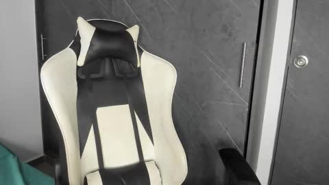 chloe online show from 10/24/25, 10:17