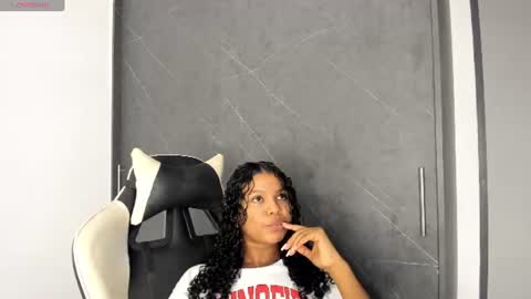 Snapshot of chloe_evans21 chatting on 06/30/26, 12:33 chloe online show from 06/30/26, 12:33