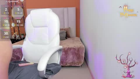 Snapshot of chloe_fischer chatting on 10/24/25, 05:31 Chloe online show from 10/24/25, 05:31