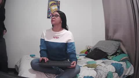 Snapshot of chloe_hotx chatting on 02/10/25, 01:35 Chloe and Danna online show from 02/10/25, 01:35