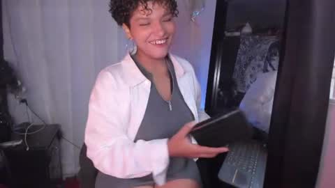 Snapshot of chloe_kisses2 chatting on 06/19/26, 11:36 chloe_kisses2 online show from 06/19/26, 11:36