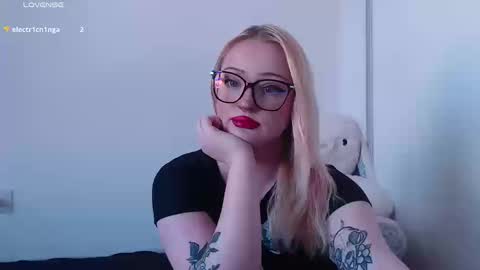 Chloe Levine online show from 09/12/25, 09:15