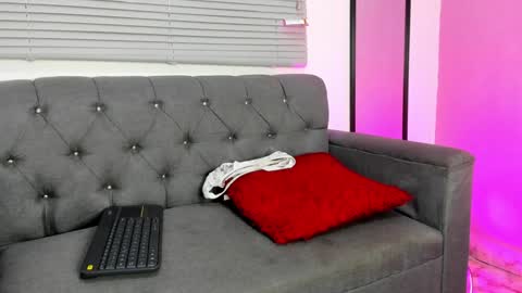 chloe online show from 01/10/25, 04:41