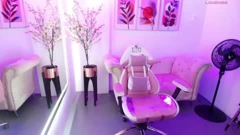 Chloe  online show from 05/22/26, 12:00