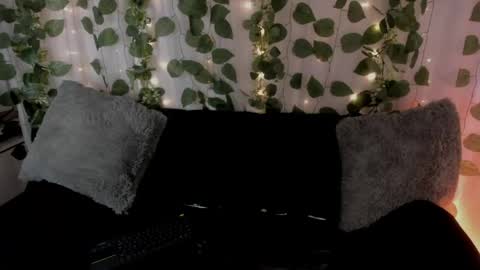 Snapshot of chloe_petite2 chatting on 04/23/26, 12:29 Chloe online show from 04/23/26, 12:29