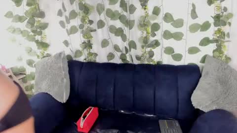 Snapshot of chloe_petite2 chatting on 07/03/26, 12:00 Chloe online show from 07/03/26, 12:00