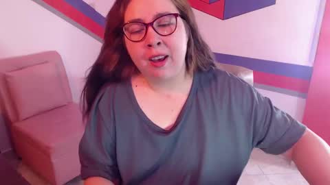 Snapshot of chloe_prg chatting on 12/20/24, 01:00 chloe_prg online show from 12/20/24, 01:00