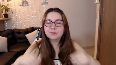 Snapshot of chloe_prg chatting on 02/05/25, 01:22 chloe_prg online show from 02/05/25, 01:22