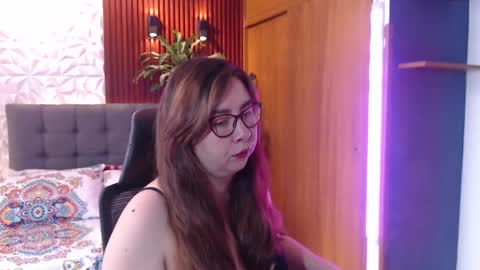 Snapshot of chloe_prg chatting on 02/17/25, 03:53 chloe_prg online show from 02/17/25, 03:53