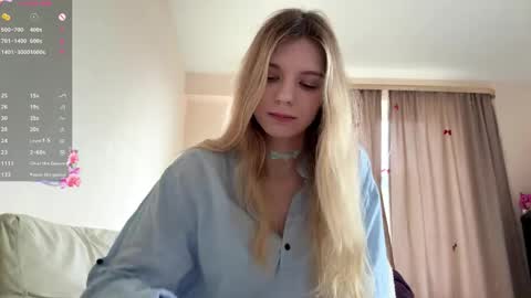 Snapshot of chloe_show chatting on 06/01/26, 11:01 hloe online show from 06/01/26, 11:01