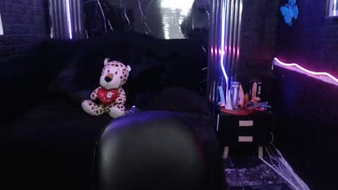 chloe_smith5 online show from 04/22/26, 02:40