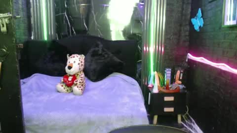 Snapshot of chloe_smith5 chatting on 05/06/26, 12:21 chloe_smith5 online show from 05/06/26, 12:21