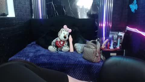 chloe_smith5 online show from 06/30/26, 01:23