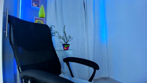 Chloe Miller  online show from 12/25/24, 12:05