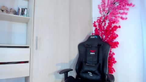 Chloe Miller  online show from 02/04/26, 02:06