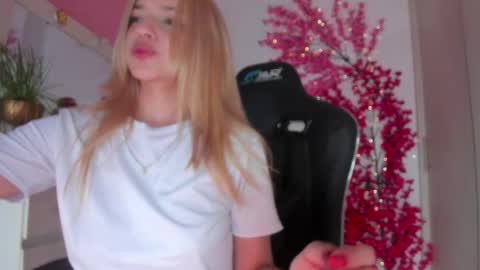 Chloe Miller  online show from 02/28/26, 04:02