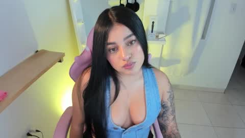 chloe_t2 online show from 10/23/25, 03:17