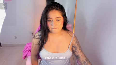 Snapshot of chloe_t2 chatting on 06/05/26, 01:23 chloe_t2 online show from 06/05/26, 01:23