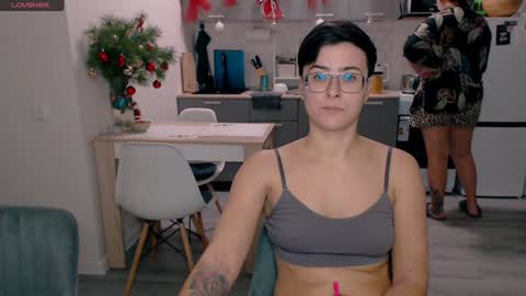 Eva and Sandra online show from 01/04/25, 07:44