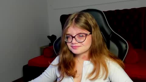 ChloeHalses online show from 04/12/26, 05:07