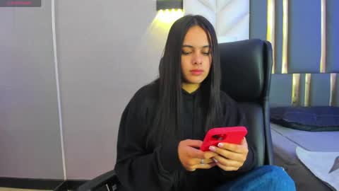  Chloe Harper  online show from 04/22/26, 11:34