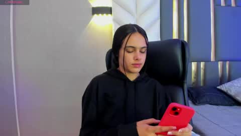  Chloe Harper  online show from 04/25/26, 11:46