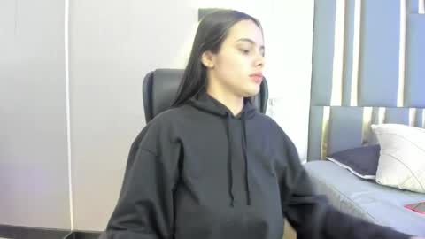 Snapshot of chloeharper_ chatting on 05/06/26, 11:37 Chloe Harper online show from 05/06/26, 11:37