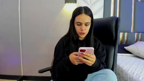 Snapshot of chloeharper_ chatting on 06/05/26, 01:50 Chloe Harper online show from 06/05/26, 01:50