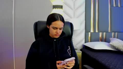 Snapshot of chloeharper_ chatting on 06/23/26, 11:52 Chloe Harper online show from 06/23/26, 11:52