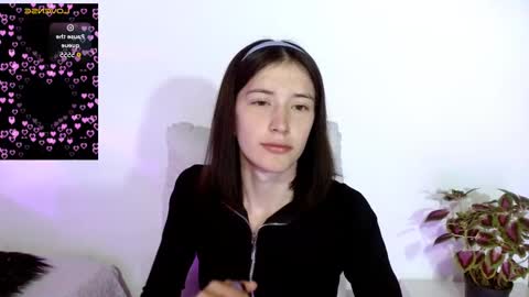 Snapshot of chloejohnsoon chatting on 02/17/25, 12:59 Chloe online show from 02/17/25, 12:59