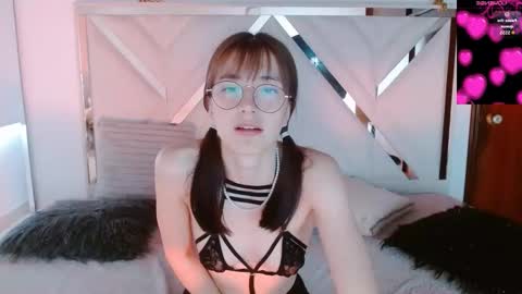 Snapshot of chloejohnsoon chatting on 10/08/25, 02:58 Chloe online show from 10/08/25, 02:58