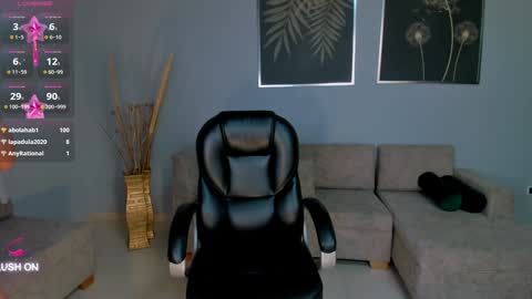 Chloe  OF chloemanson online show from 12/30/24, 11:49