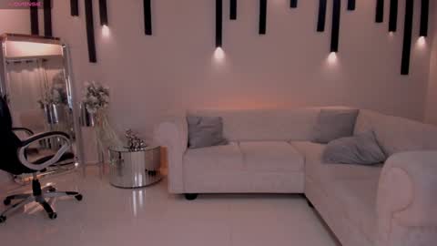 Chloe  OF chloemanson online show from 02/05/25, 08:25