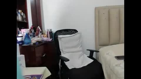 chloemiller   online show from 01/02/25, 08:17