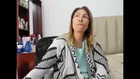 chloemiller   online show from 01/14/25, 01:58