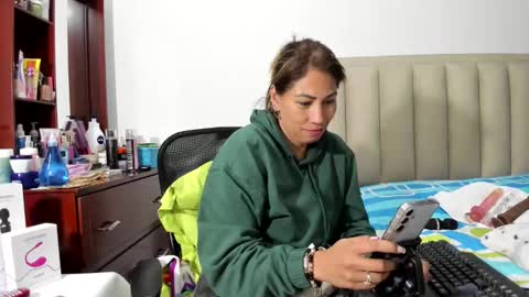 chloemiller   online show from 01/31/25, 03:20