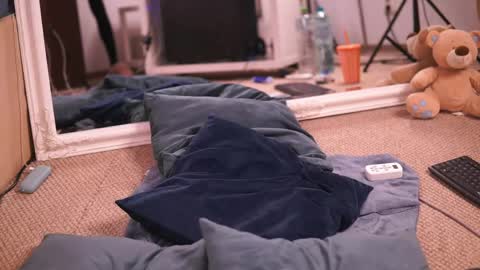 Chlo online show from 04/25/26, 04:04