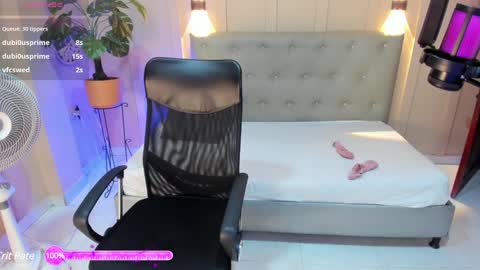 Snapshot of chloerossee chatting on 12/28/24, 04:08 Chloe rosse online show from 12/28/24, 04:08