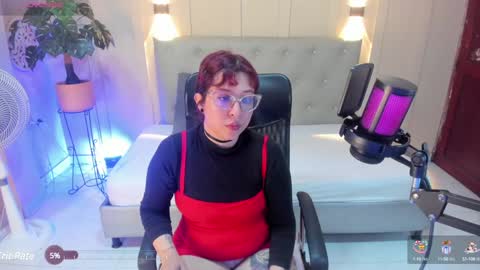 Snapshot of chloerossee chatting on 01/09/25, 01:29 Chloe rosse online show from 01/09/25, 01:29